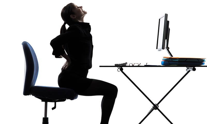 Una postura correcta en el trabajo nos ayudará a cuidar nuestra espalda
